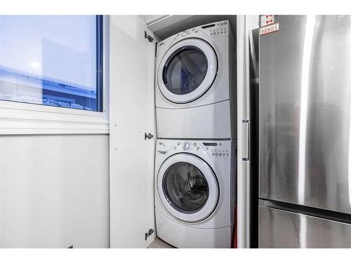 2923 Doverville Crescent Se, Calgary, AB - Indoor Photo Showing Laundry Room