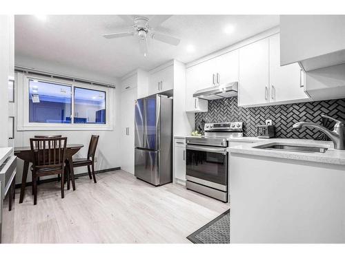 2923 Doverville Crescent Se, Calgary, AB - Indoor Photo Showing Kitchen