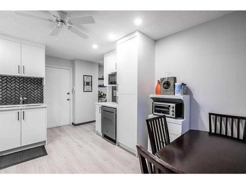 2923 Doverville Crescent Se, Calgary, AB - Indoor Photo Showing Kitchen