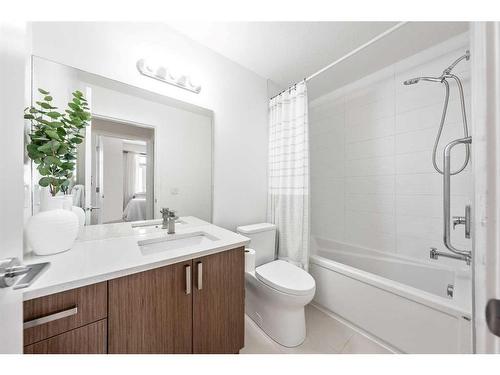 301-28 Auburn Bay Link Se, Calgary, AB - Indoor Photo Showing Bathroom