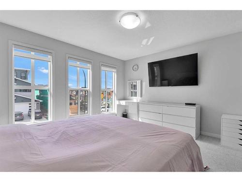 12 Rowley Terrace Nw, Calgary, AB - Indoor Photo Showing Bedroom