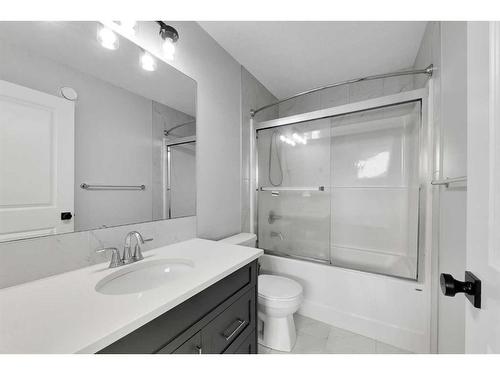 12 Rowley Terrace Nw, Calgary, AB - Indoor Photo Showing Bathroom