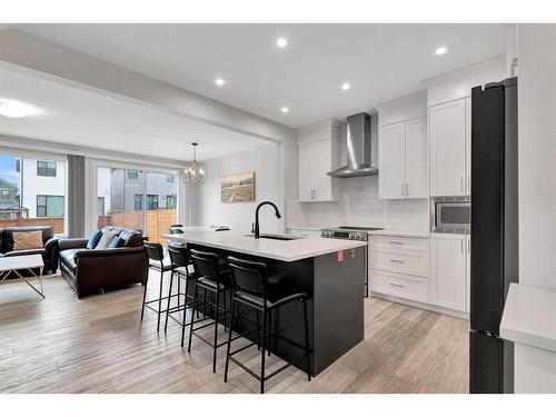 12 Rowley Terrace Nw, Calgary, AB - Indoor Photo Showing Kitchen With Upgraded Kitchen