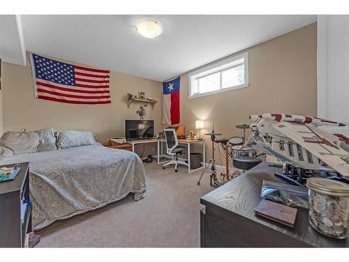 31 Canso Green Sw, Calgary, AB - Indoor Photo Showing Bedroom