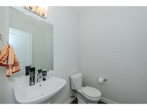 577 Canal Crossing Sw, Airdrie, AB - Indoor Photo Showing Bathroom