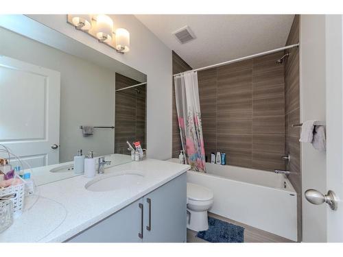 577 Canal Crossing Sw, Airdrie, AB - Indoor Photo Showing Bathroom