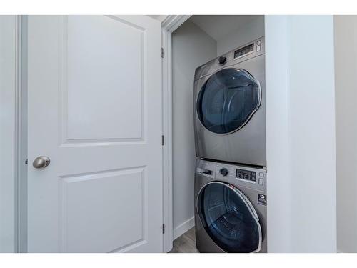 577 Canal Crossing Sw, Airdrie, AB - Indoor Photo Showing Laundry Room