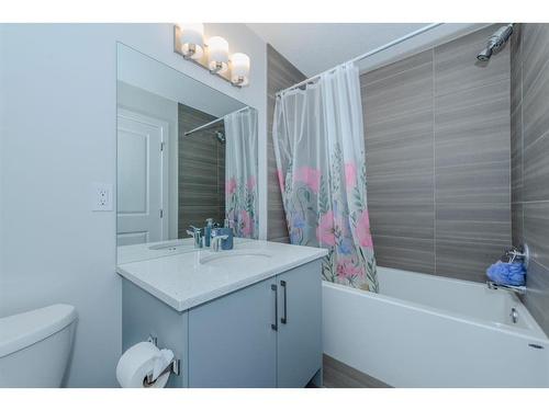 577 Canal Crossing Sw, Airdrie, AB - Indoor Photo Showing Bathroom