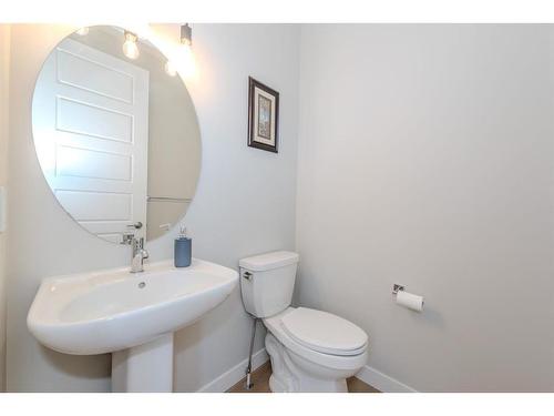 1187 Lanark Boulevard Se, Airdrie, AB - Indoor Photo Showing Bathroom