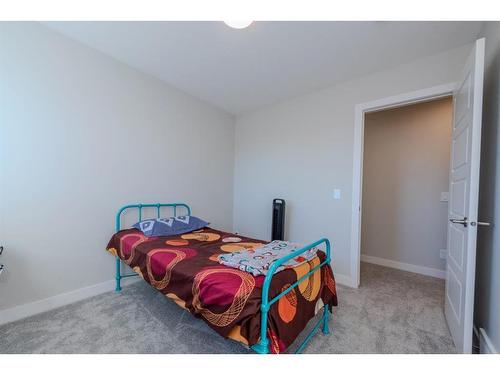 1187 Lanark Boulevard Se, Airdrie, AB - Indoor Photo Showing Bedroom