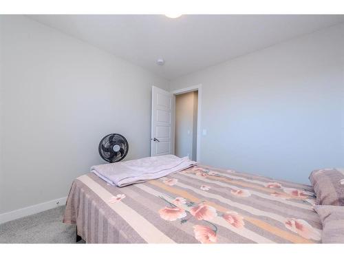 1187 Lanark Boulevard Se, Airdrie, AB - Indoor Photo Showing Bedroom