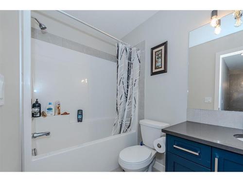 1187 Lanark Boulevard Se, Airdrie, AB - Indoor Photo Showing Bathroom