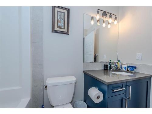 1187 Lanark Boulevard Se, Airdrie, AB - Indoor Photo Showing Bathroom