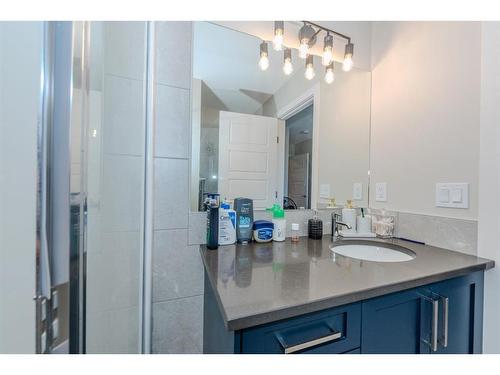 1187 Lanark Boulevard Se, Airdrie, AB - Indoor Photo Showing Bathroom