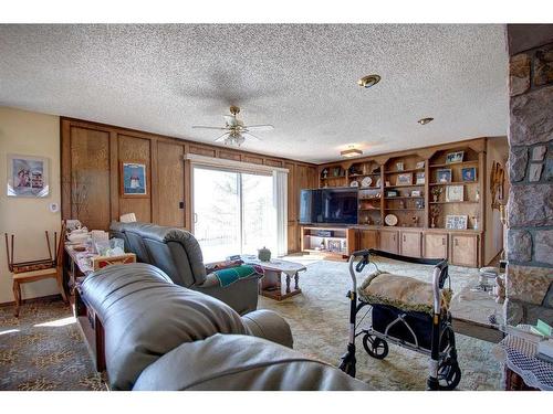 20015 Township Road 264, Rural Rocky View County, AB - Indoor Photo Showing Living Room