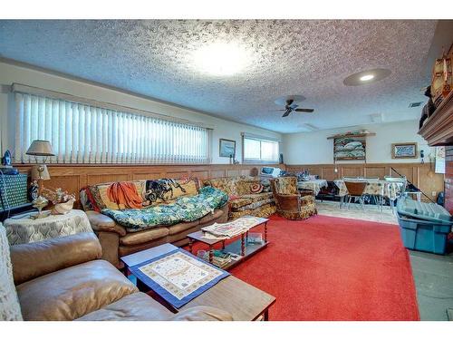 20015 Township Road 264, Rural Rocky View County, AB - Indoor Photo Showing Living Room