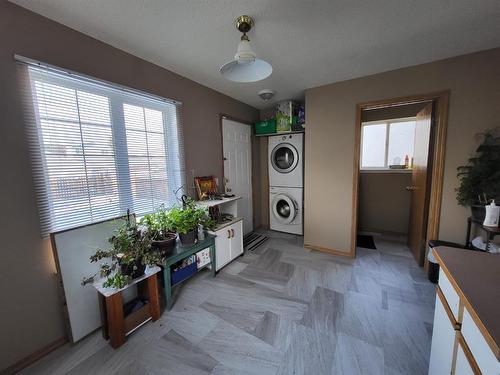 202 Saratoga Close Ne, Calgary, AB - Indoor Photo Showing Laundry Room