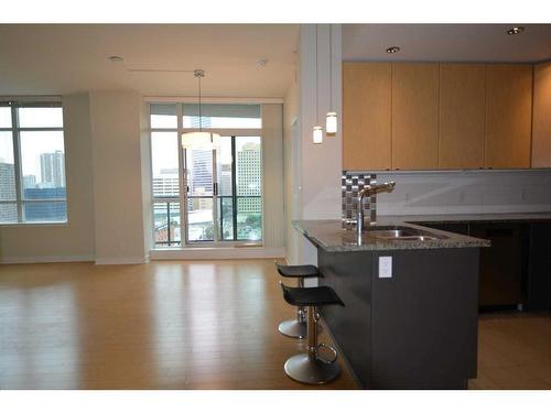 1206-788 12 Avenue Sw, Calgary, AB - Indoor Photo Showing Kitchen