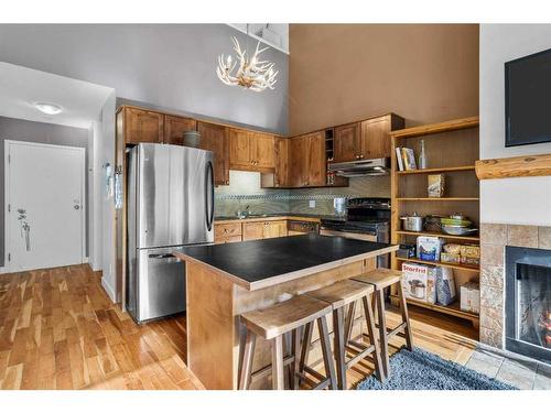 306-414 Squirrel Street, Banff, AB - Indoor Photo Showing Kitchen