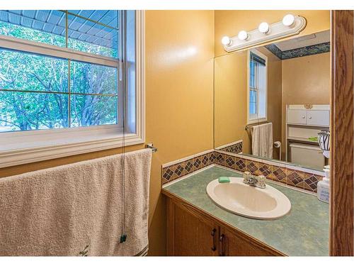 127 Erin Meadow Way Se, Calgary, AB - Indoor Photo Showing Bathroom