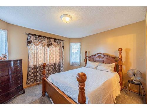 127 Erin Meadow Way Se, Calgary, AB - Indoor Photo Showing Bedroom