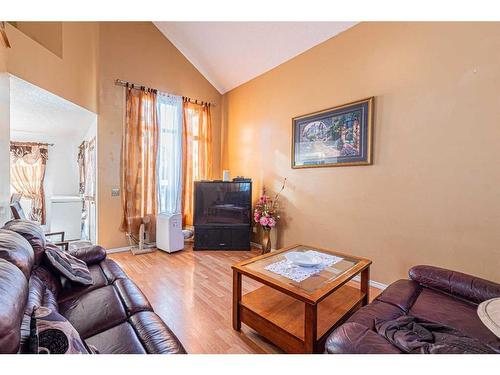 127 Erin Meadow Way Se, Calgary, AB - Indoor Photo Showing Living Room