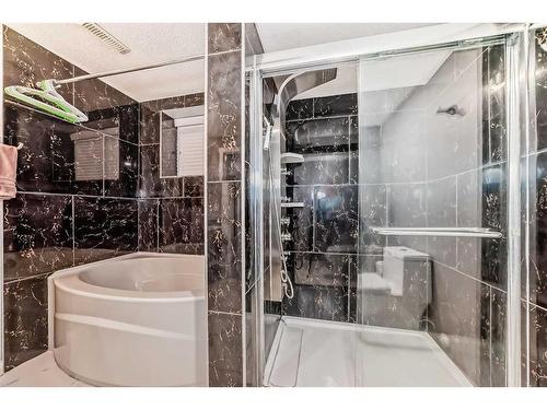 6408 Elbow Drive Sw, Calgary, AB - Indoor Photo Showing Bathroom