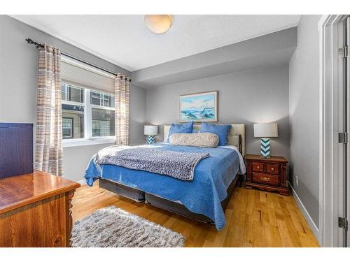 948 Mckenzie Towne Manor Se, Calgary, AB - Indoor Photo Showing Bedroom