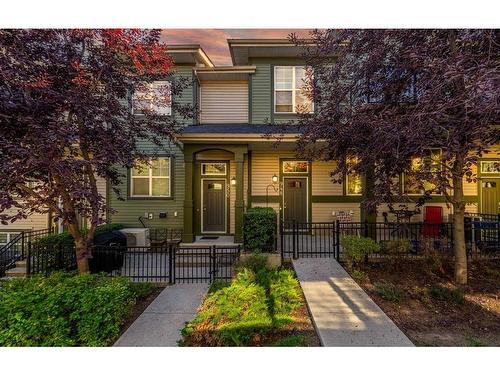 948 Mckenzie Towne Manor Se, Calgary, AB - Outdoor