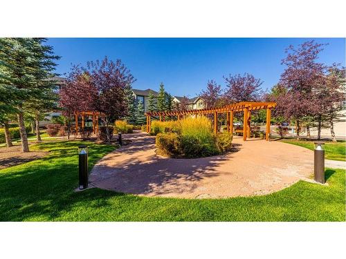 948 Mckenzie Towne Manor Se, Calgary, AB - Outdoor