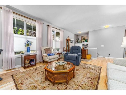 948 Mckenzie Towne Manor Se, Calgary, AB - Indoor Photo Showing Living Room