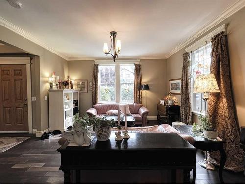 1427 2A Street Nw, Calgary, AB - Indoor Photo Showing Dining Room