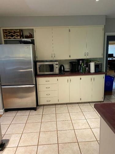 1231 17 Street Nw, Calgary, AB - Indoor Photo Showing Kitchen