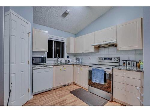 35 Taralea Gardens Ne, Calgary, AB - Indoor Photo Showing Kitchen