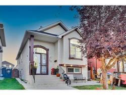 35 Taralea Gardens NE Calgary, AB T3J 4W4