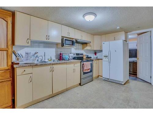 35 Taralea Gardens Ne, Calgary, AB - Indoor Photo Showing Kitchen