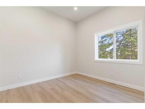 8315 Centre Street Nw, Calgary, AB - Indoor Photo Showing Other Room