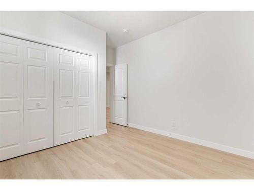 8315 Centre Street Nw, Calgary, AB - Indoor Photo Showing Other Room