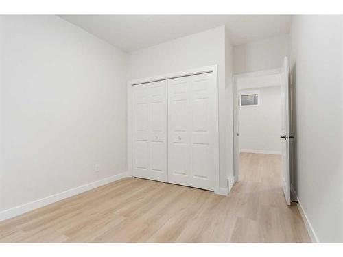 8315 Centre Street Nw, Calgary, AB - Indoor Photo Showing Other Room