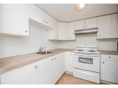 111 Covemeadow Court Ne, Calgary, AB - Indoor Photo Showing Kitchen