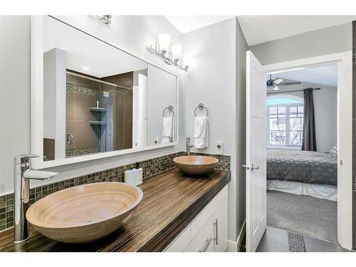 2412 26 Street Sw, Calgary, AB - Indoor Photo Showing Bathroom