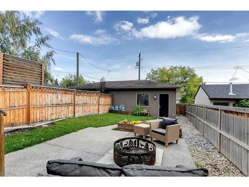 2412 26 Street Sw, Calgary, AB - Outdoor