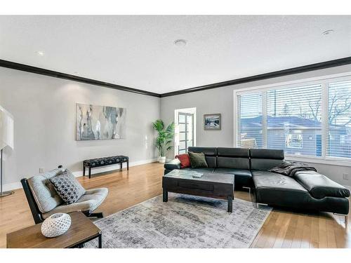 2412 26 Street Sw, Calgary, AB - Indoor Photo Showing Living Room