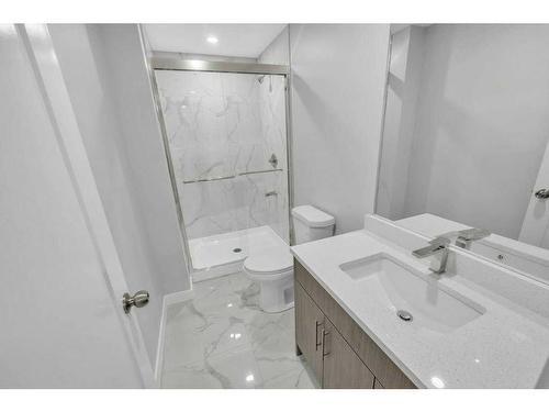 219 Dawson Wharf Rise, Chestermere, AB - Indoor Photo Showing Bathroom