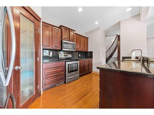 151 Cove Close, Chestermere, AB - Indoor Photo Showing Kitchen