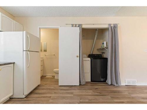 7008B Bowness Road Nw, Calgary, AB - Indoor