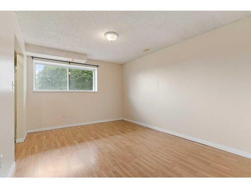 7008B Bowness Road Nw, Calgary, AB - Indoor Photo Showing Other Room