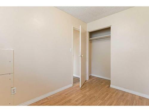 7008B Bowness Road Nw, Calgary, AB - Indoor Photo Showing Other Room