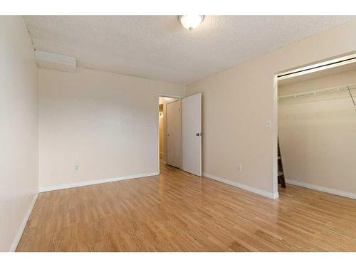 7008B Bowness Road Nw, Calgary, AB - Indoor Photo Showing Other Room