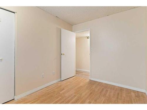 7008B Bowness Road Nw, Calgary, AB - Indoor Photo Showing Other Room